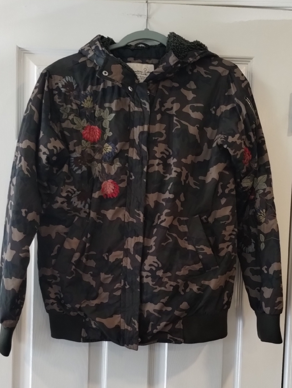 American Rag Camo Quilted Jacket with Sherpa Trim - Black & Brown.  (80)